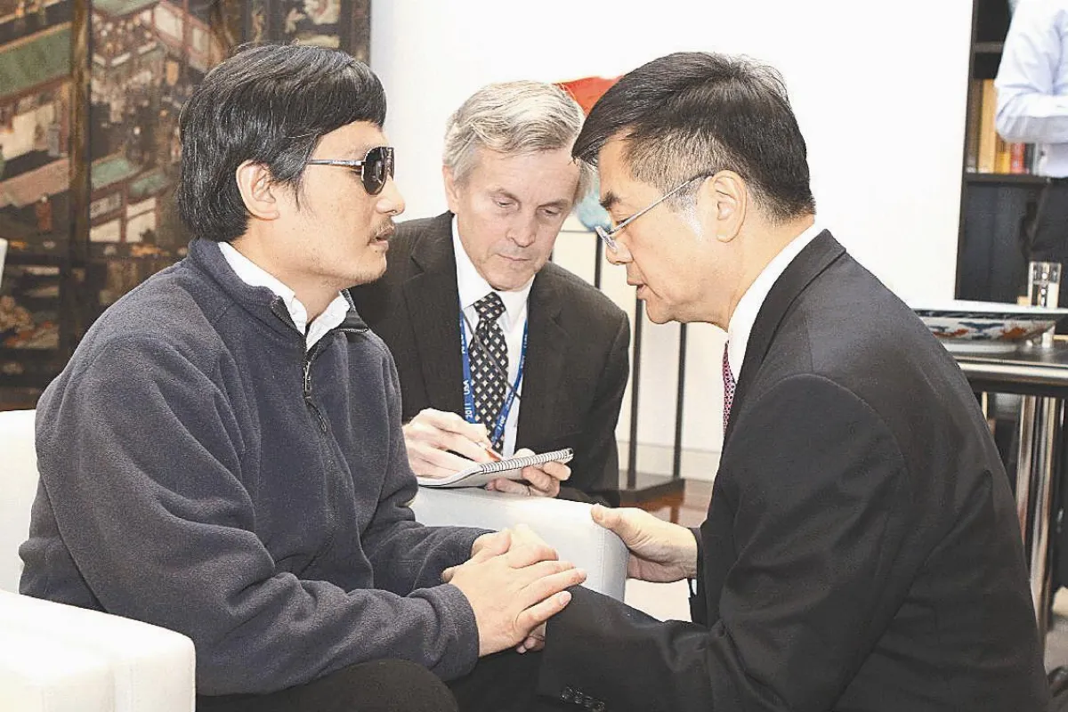 北京閃電給護照 陳光誠全家赴美