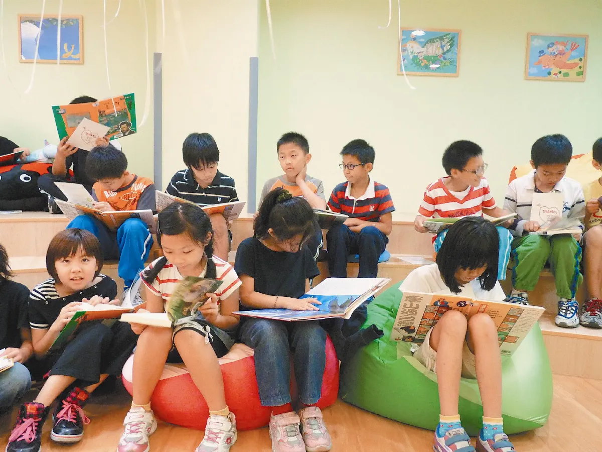 青潭國小圖書館煥然一新朱立倫：希望更多企業投入