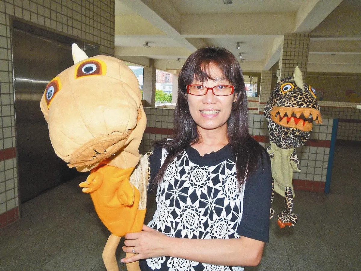 恐龍布偶說英語 拿下全國特優