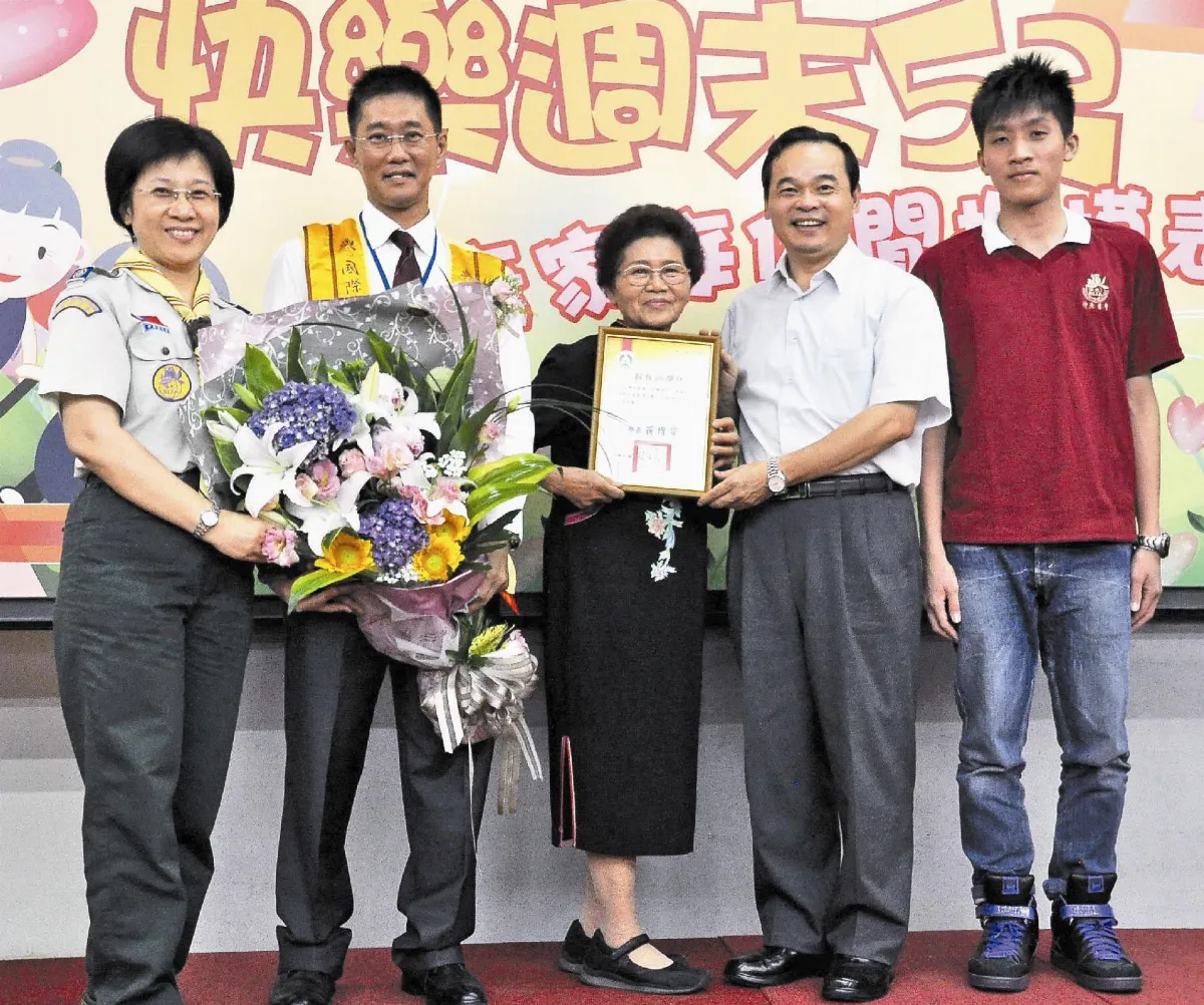 林文輝一家人 周末最愛當義工