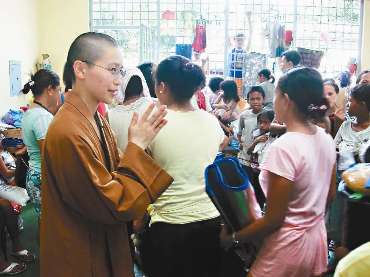 菲律賓岷市大火 佛光人賑濟千戶