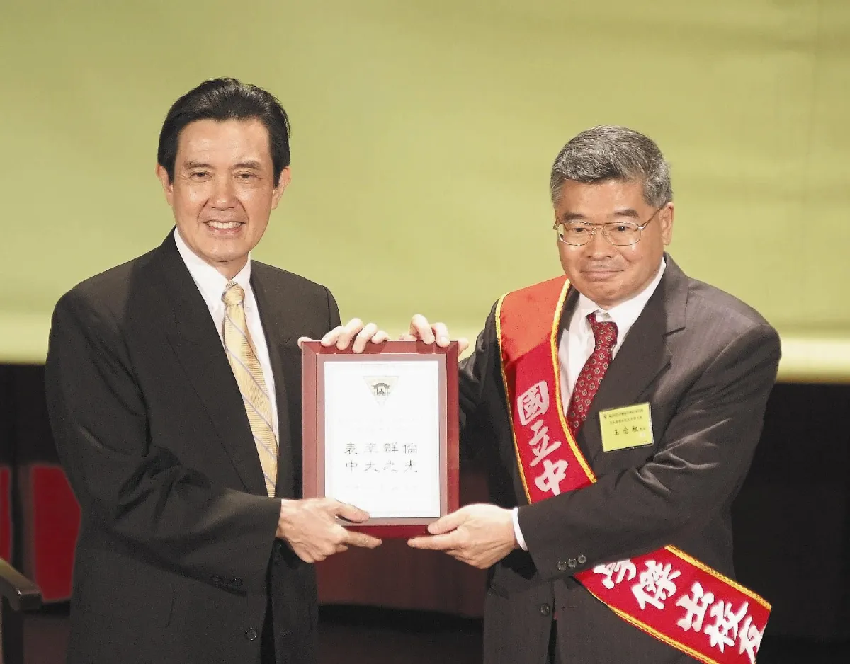 表揚傑出校友 憂人才