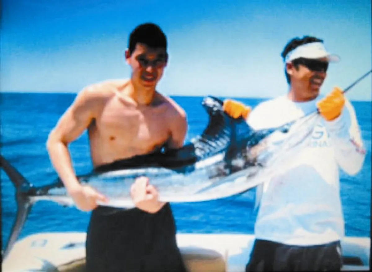 豪小子傷癒  海上逍遙釣放魚