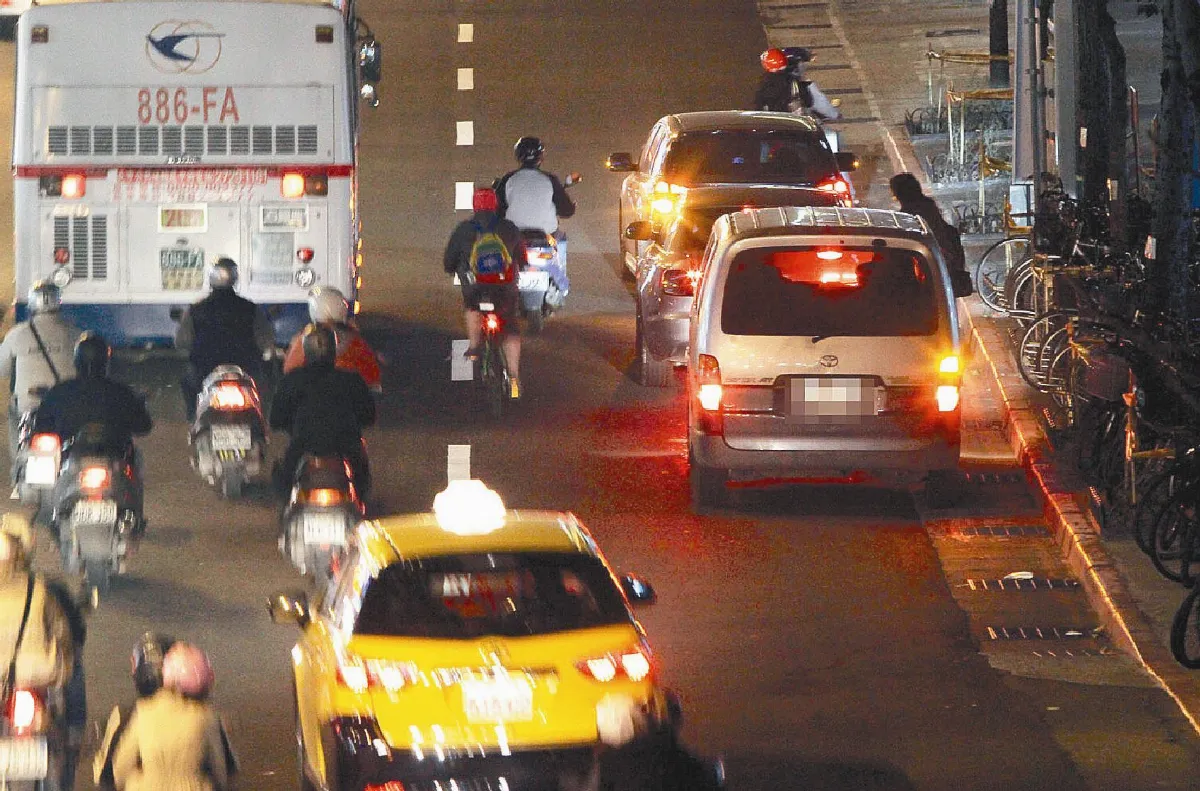 天天地球日  怠速熄火   省荷包保健康