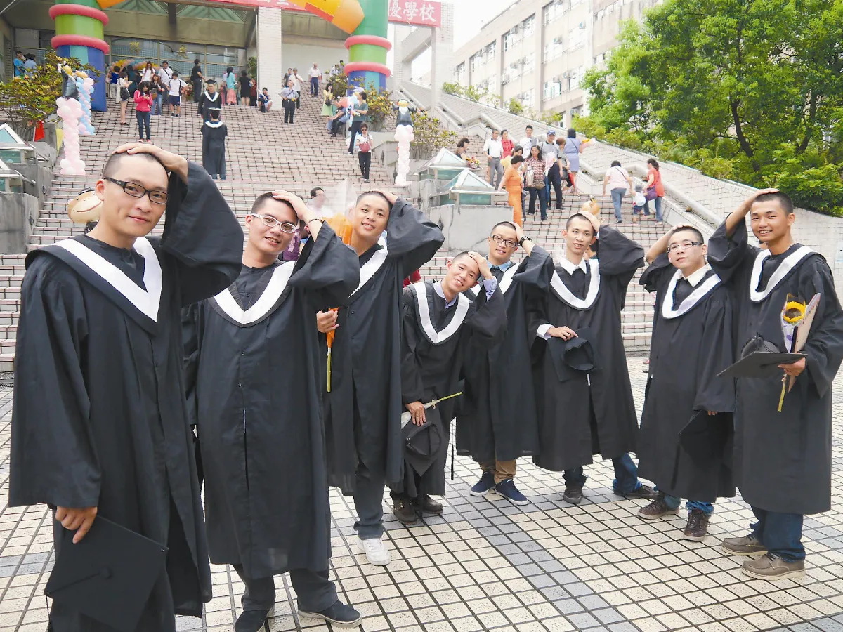 我們畢業囉！