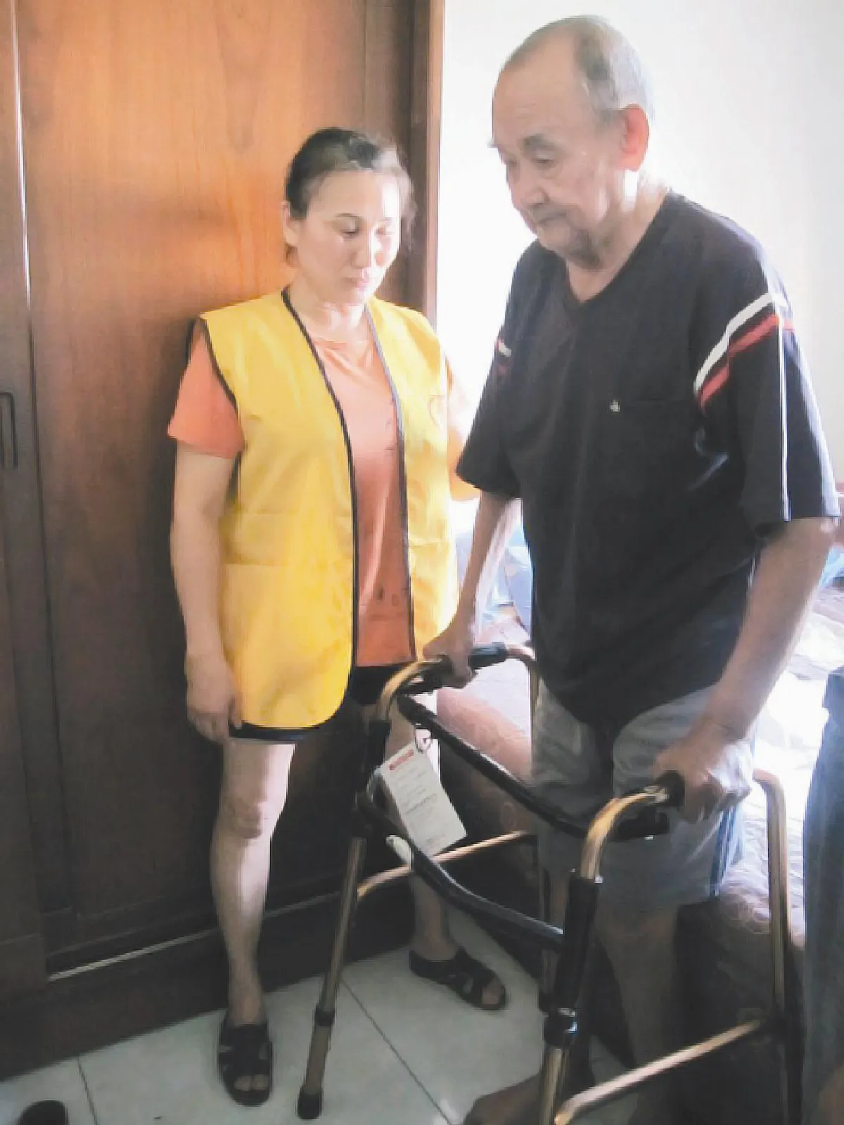 居家照顧 讓中風爺爺能站了