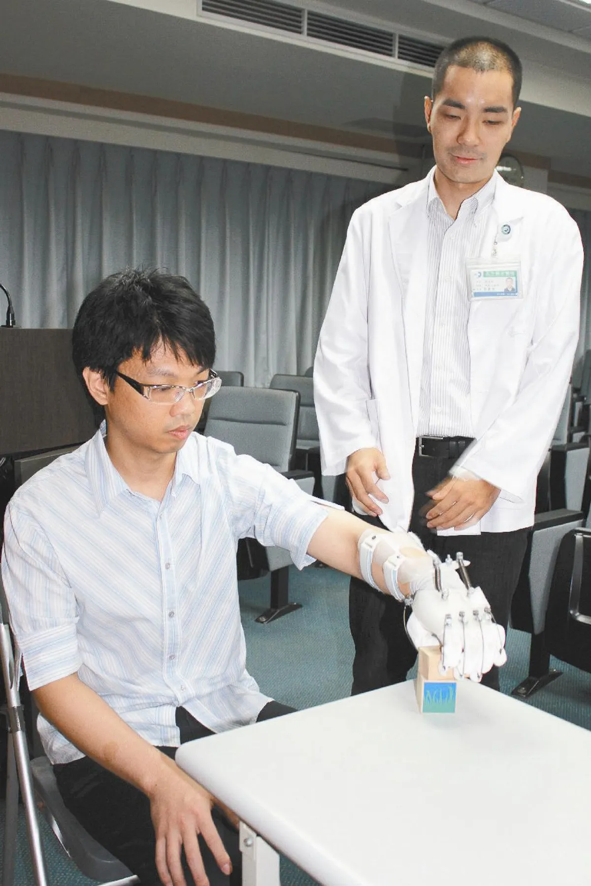治療師研發輔具 助中風病患復健