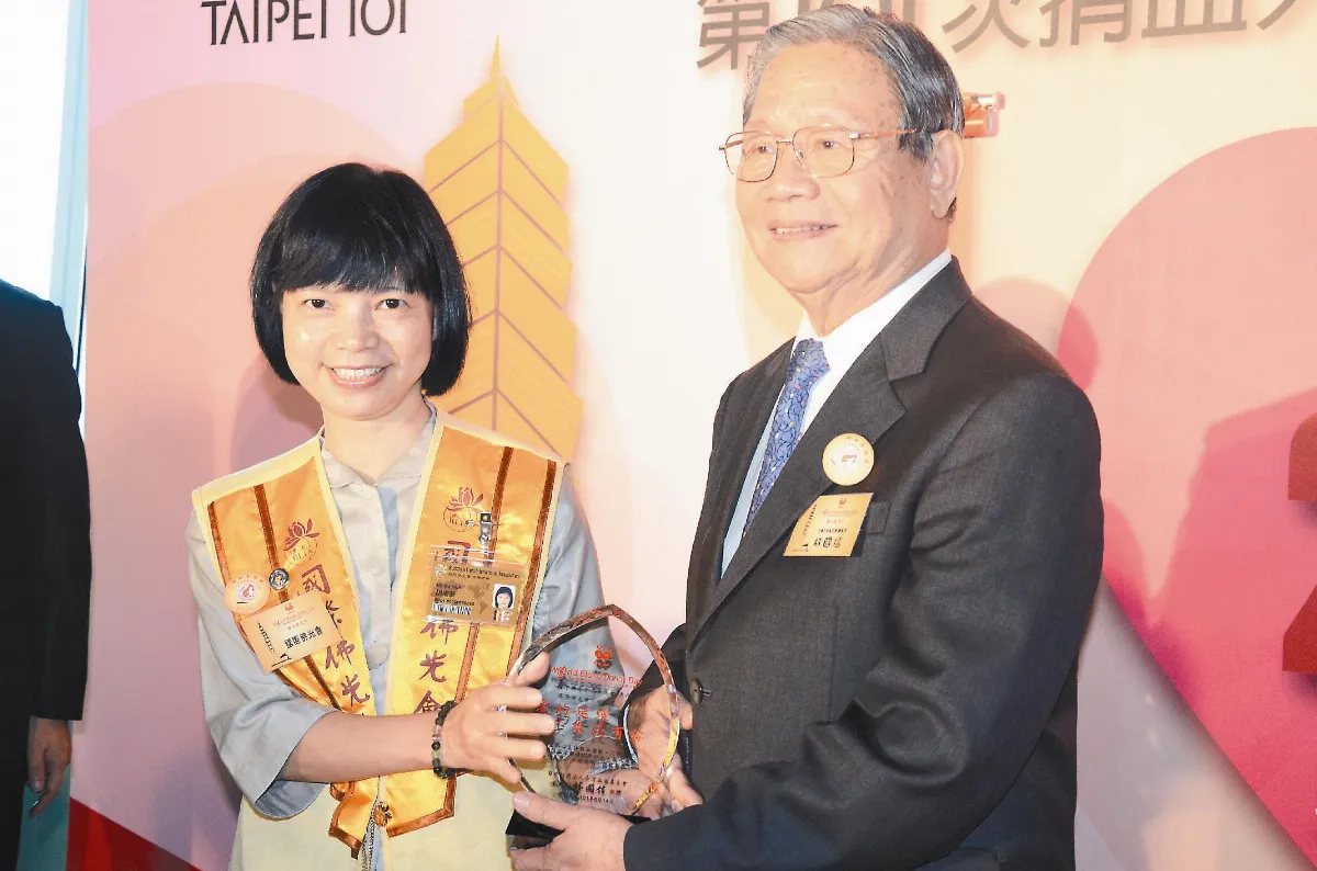 世界捐血人日 真英雄101次捐血