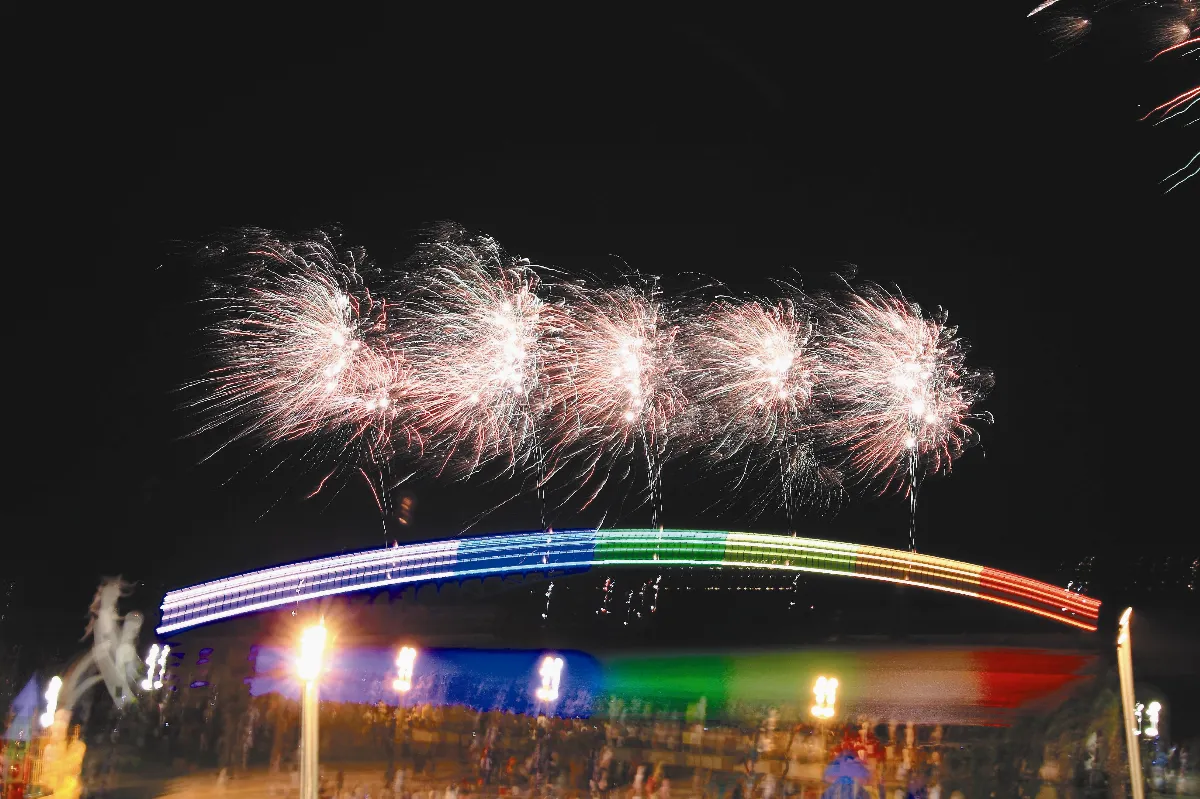 澎湖海上花火節燦爛照夜空