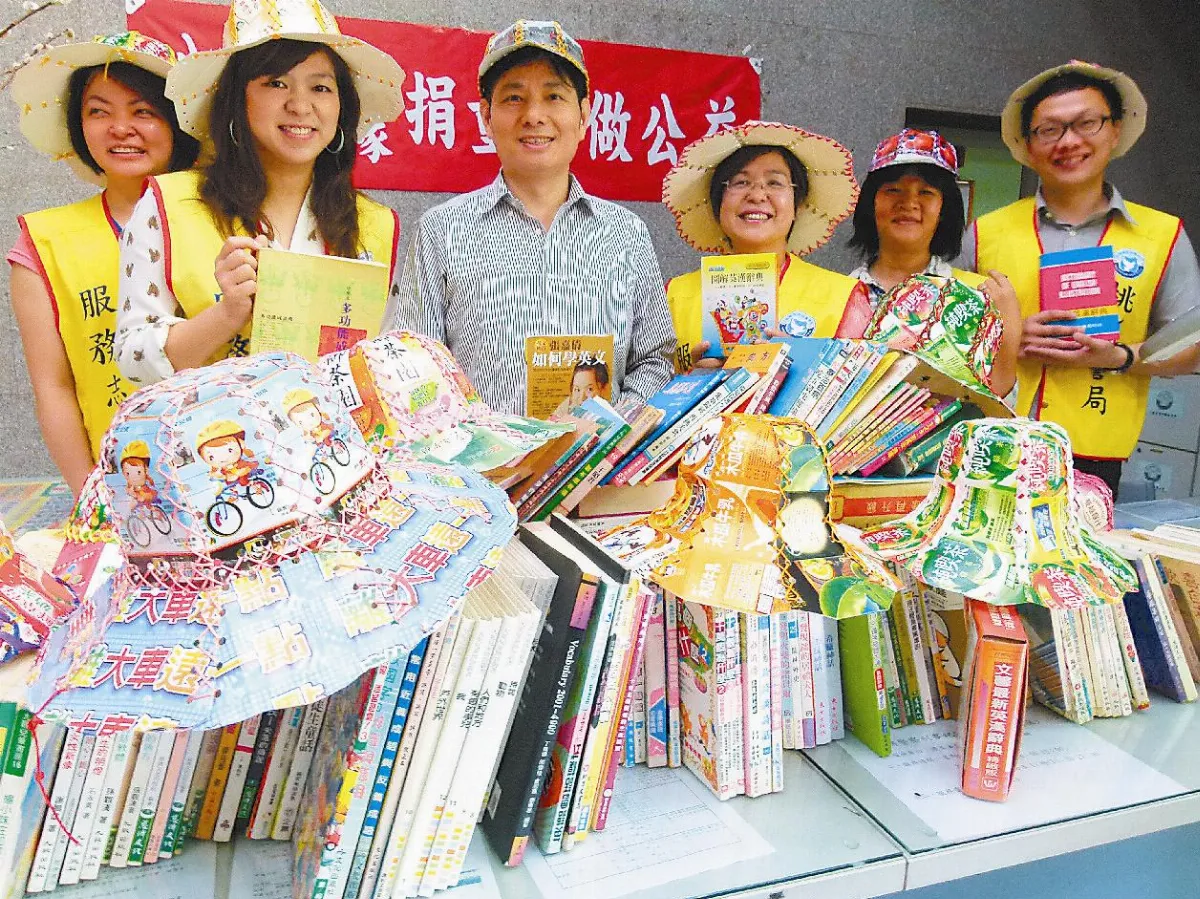 【社區部落格】民眾捐書 送環保帽