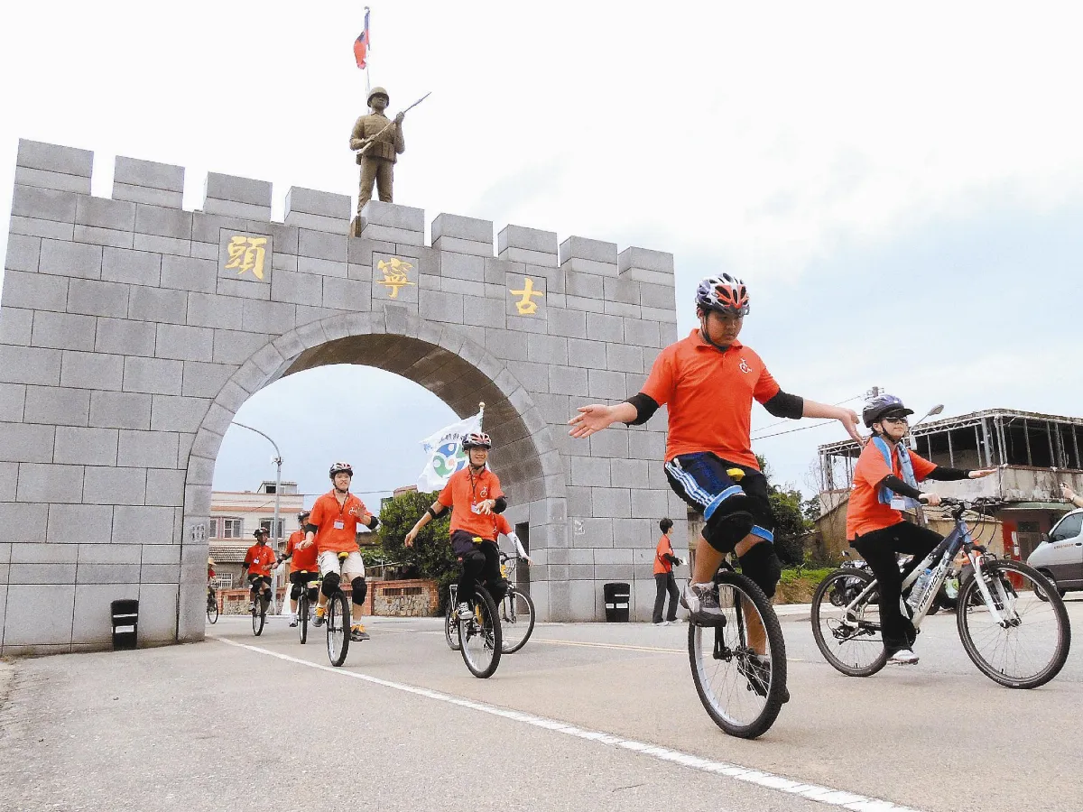 特教生圓夢 獨輪車暢遊金門