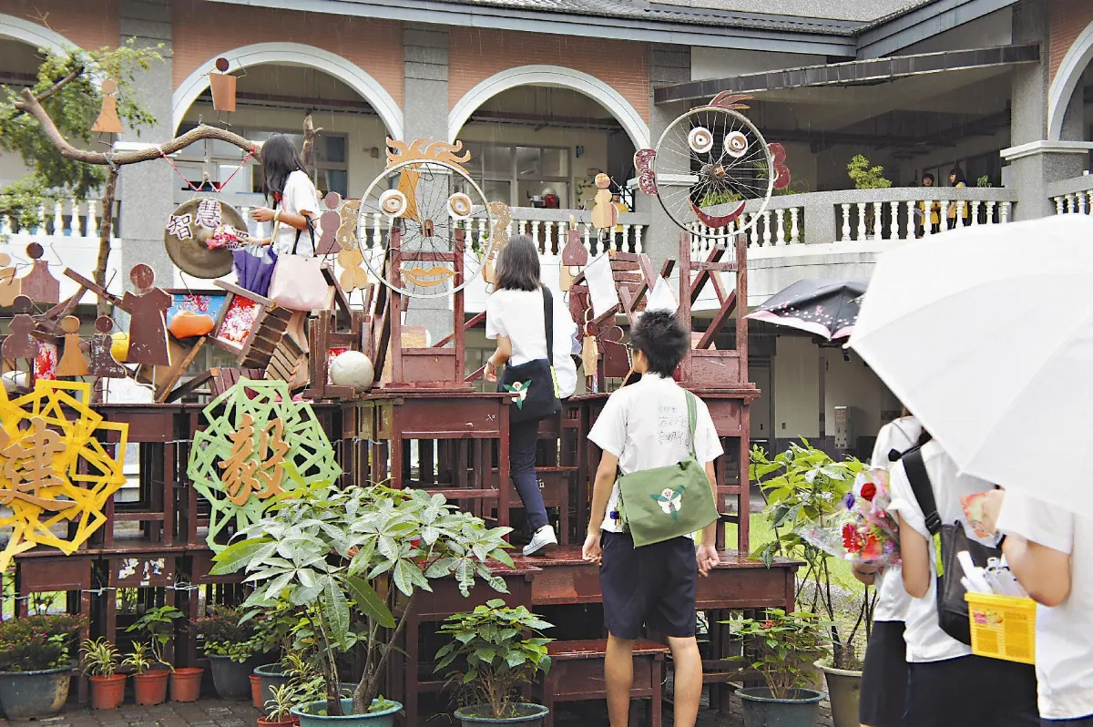 關西國中畢業典禮 風雨中步步高升