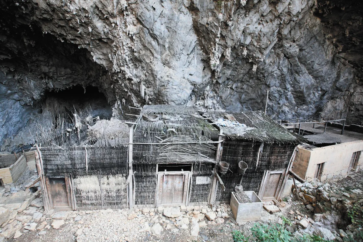 雲南峰岩洞  探訪穴居人