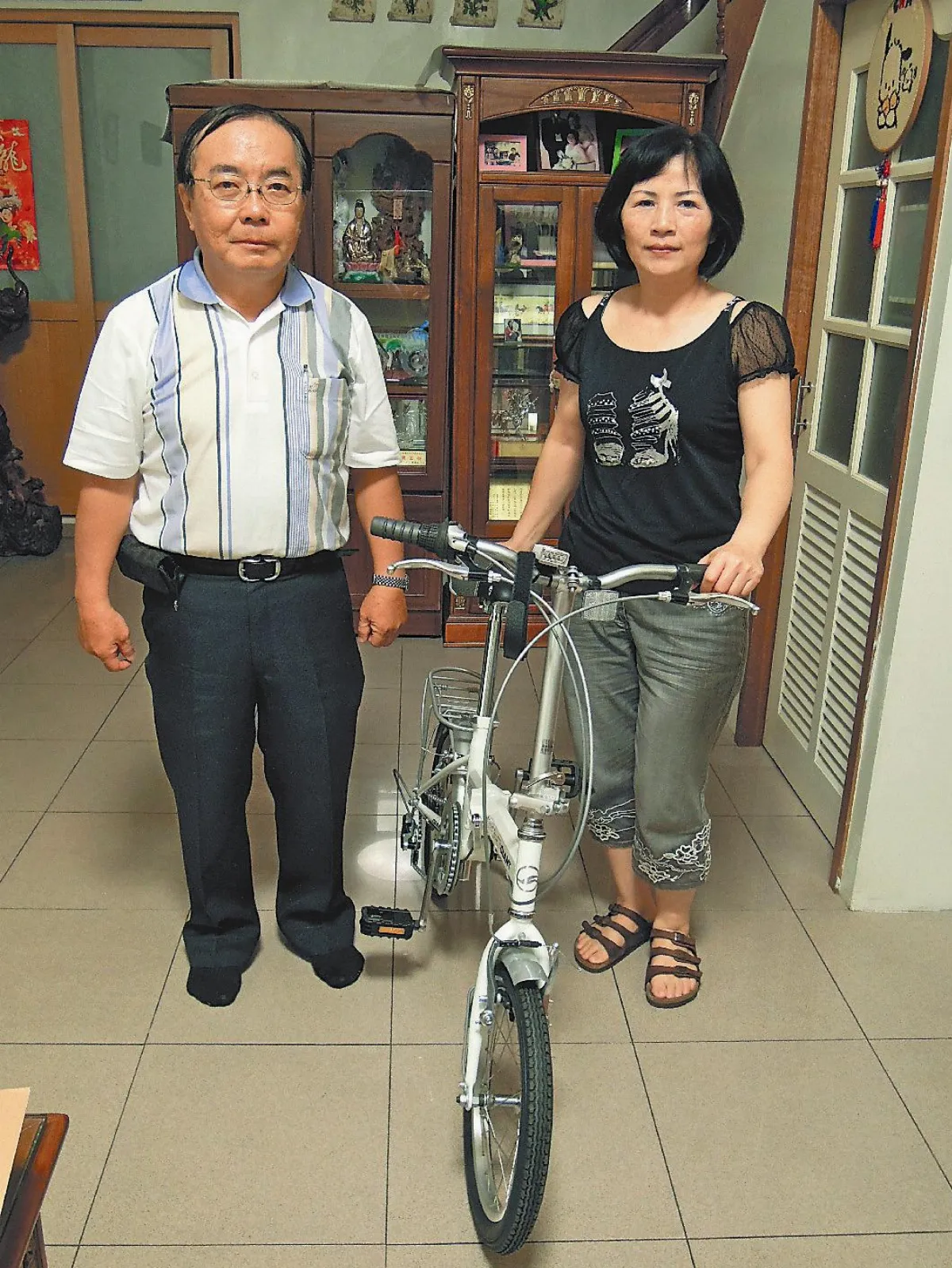 省電達人 減少2千多元隨手拔插頭 賺到摺疊單車