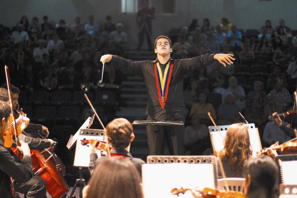 14歲 最年輕指揮家