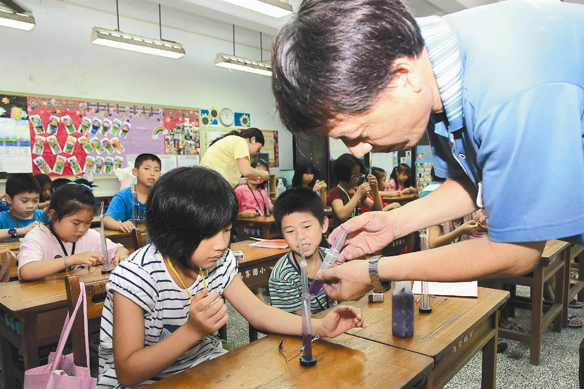馬賽小學童 魔術中學數學原理