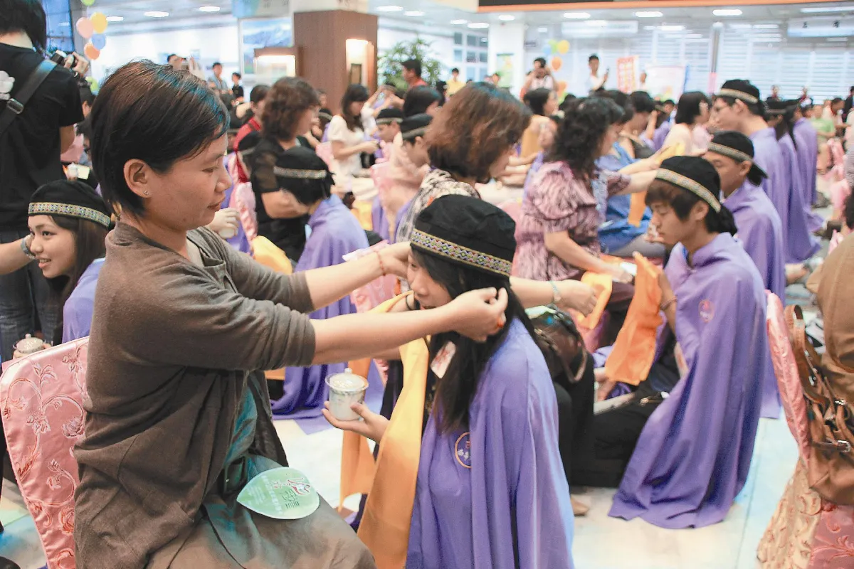 嘉義成年禮 父子對望流下男兒淚