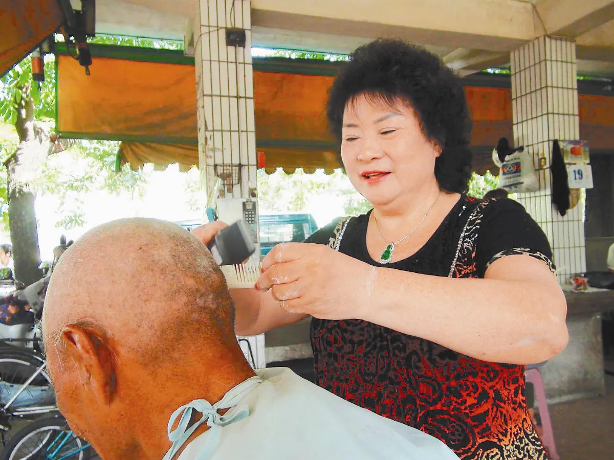 為遊民理髮 10年逾1萬人
