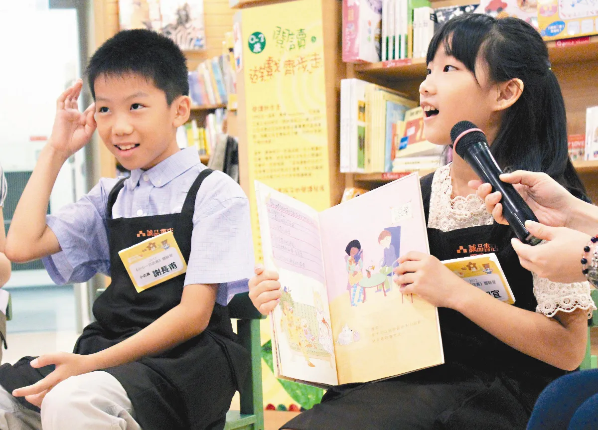 小小書店員 最愛「嗶條碼」
