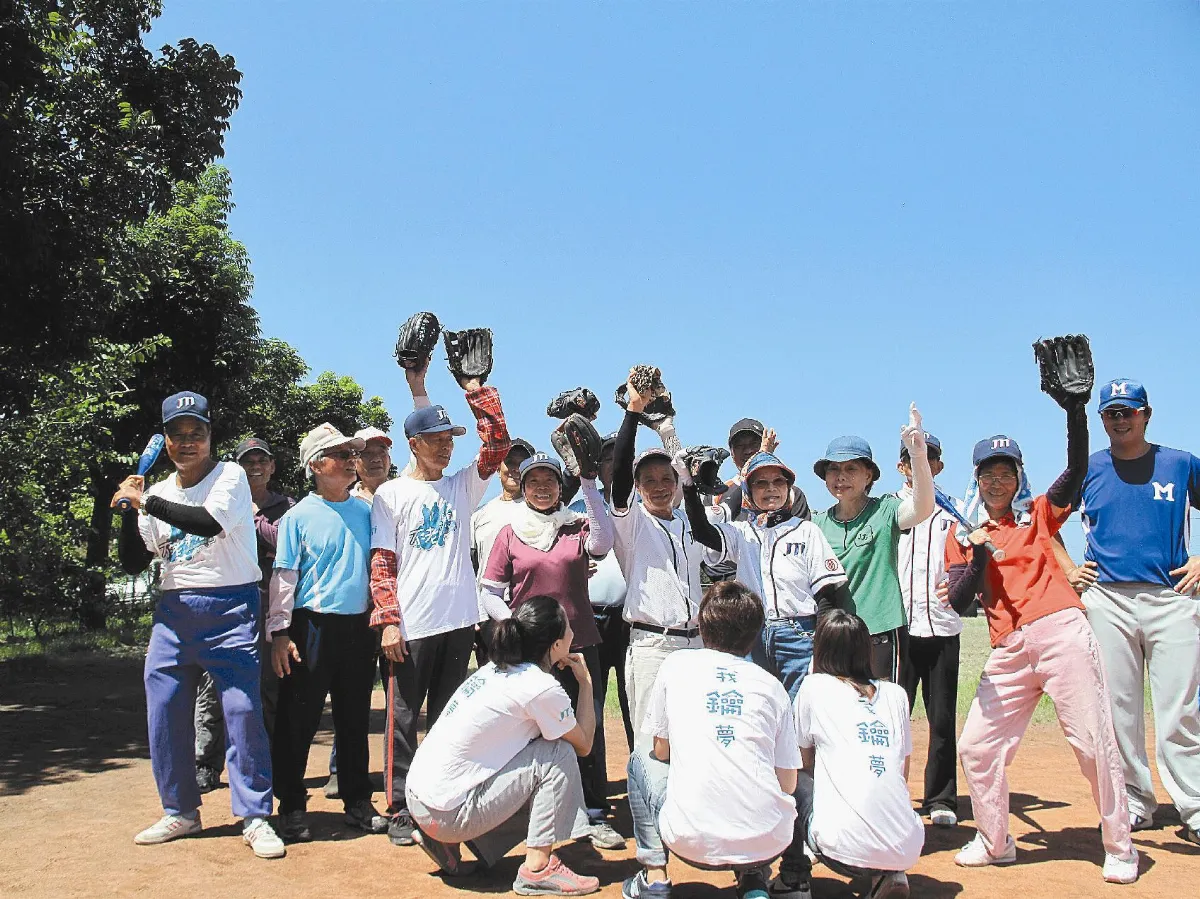 不老棒球隊 測血壓 再上場