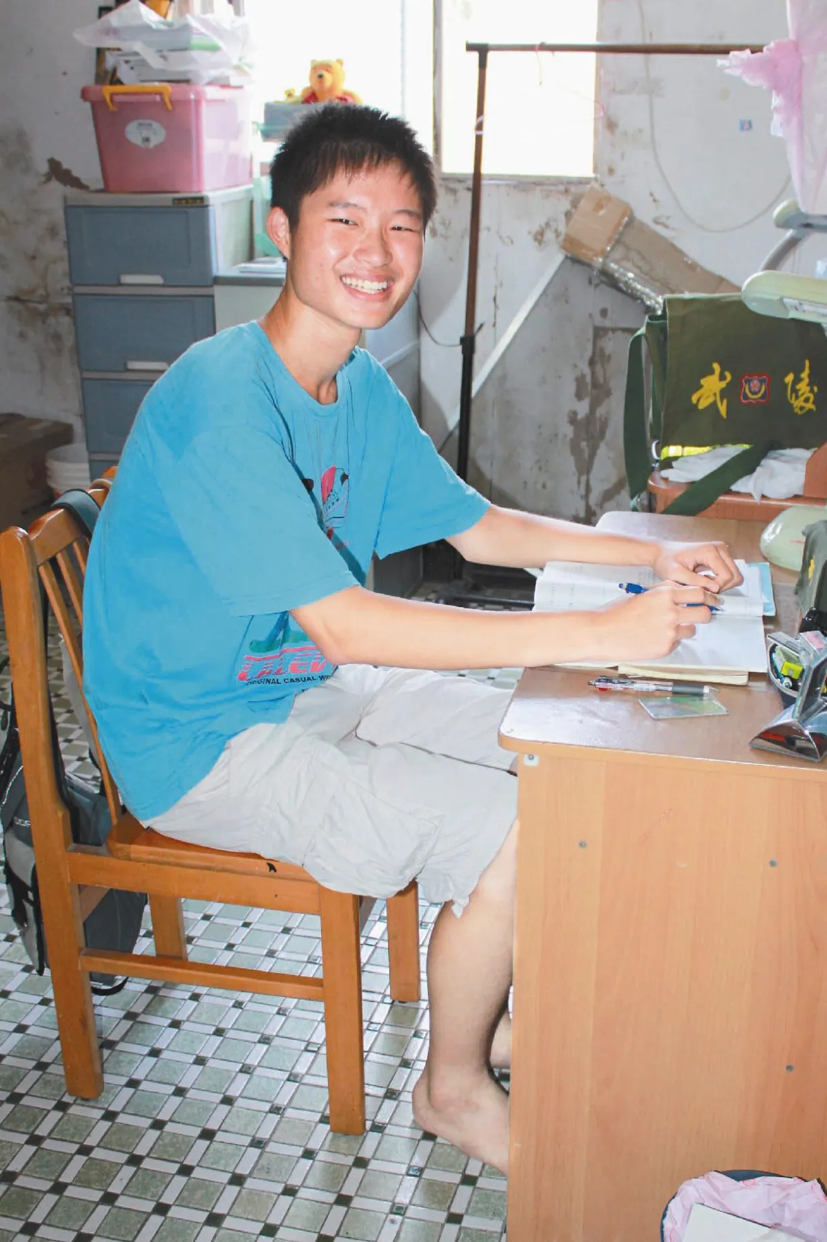 做回收賺餐費 葉日青苦讀拿第1