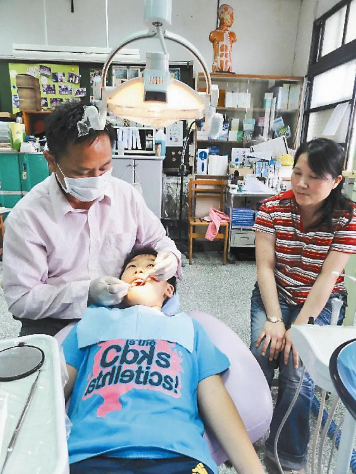 港籍牙醫師 義診16年 照護家長、學童口腔健康