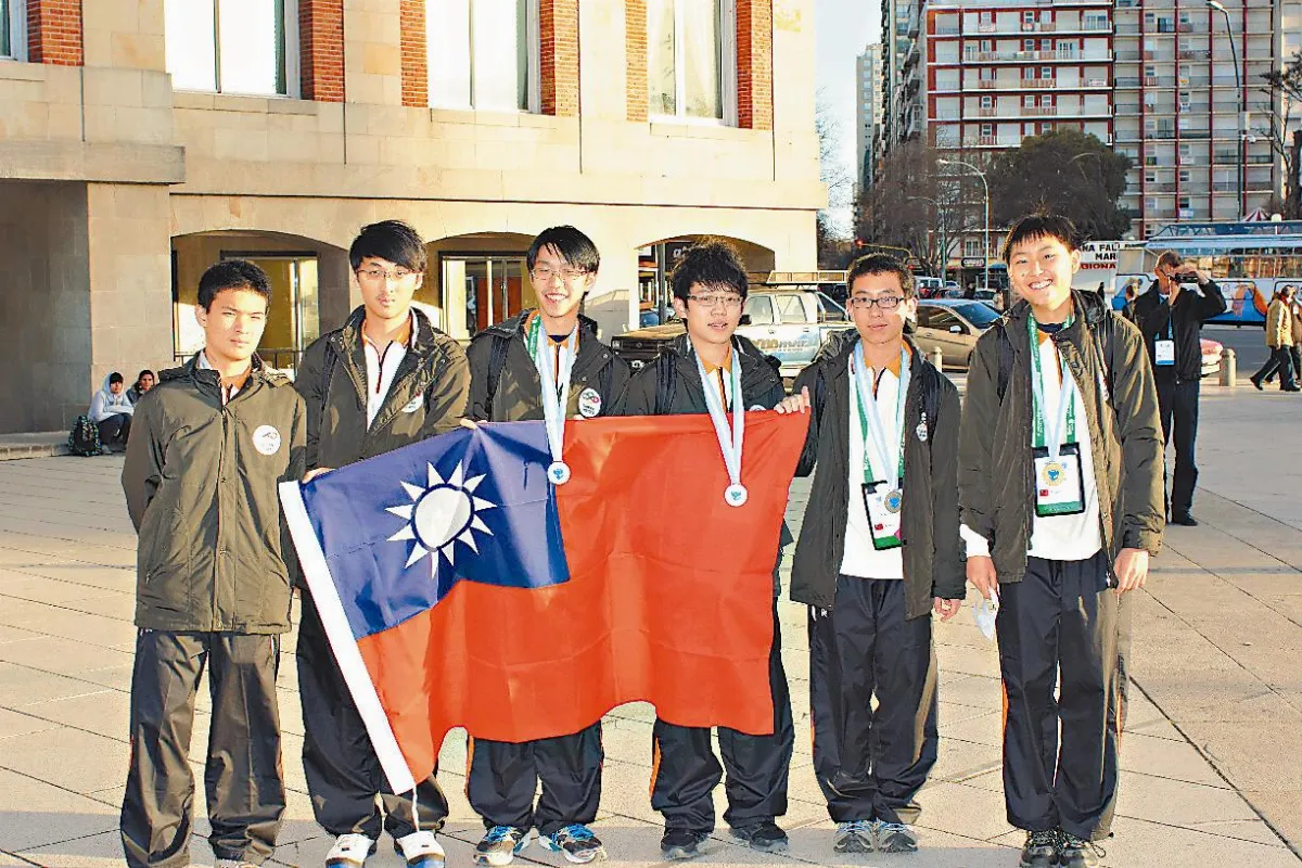 無懼血癌 國三陳伯恩數奧奪金