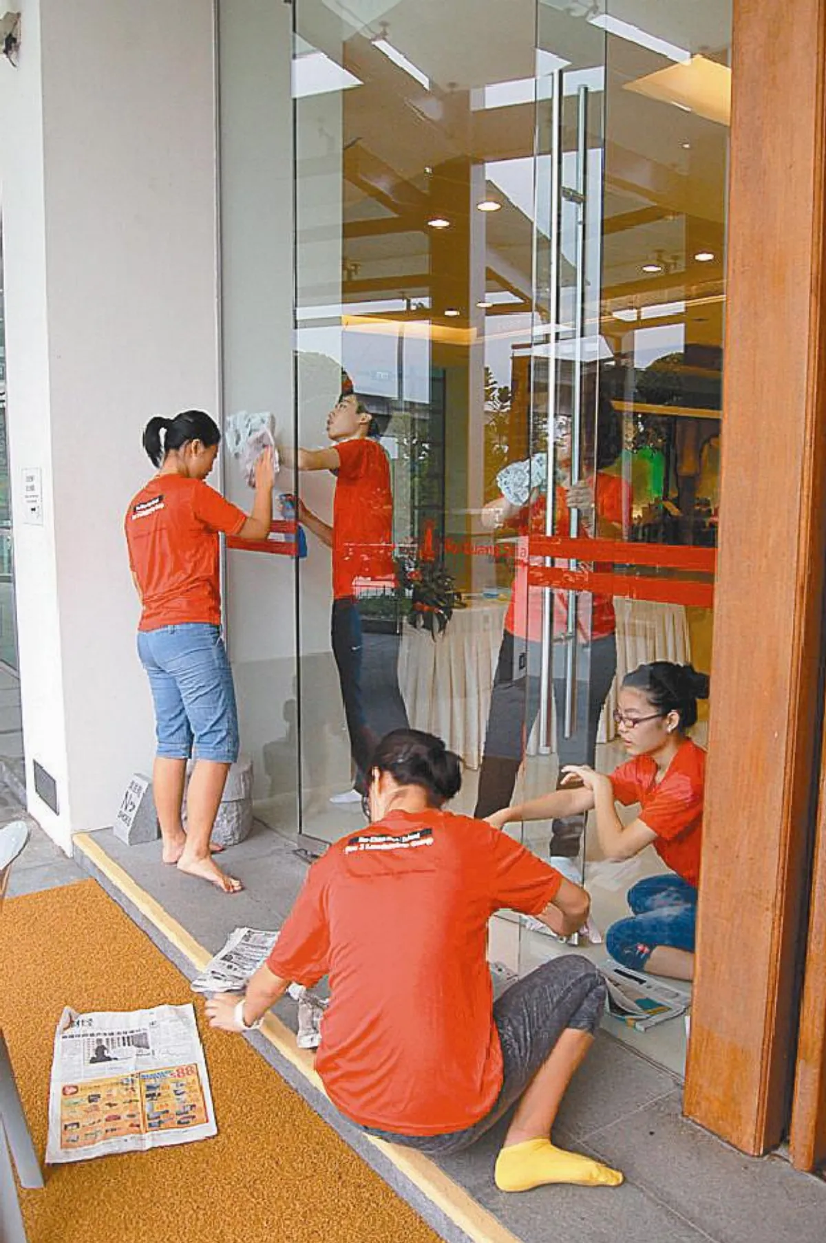 社區服務顯佛性 新加坡學生樂助人