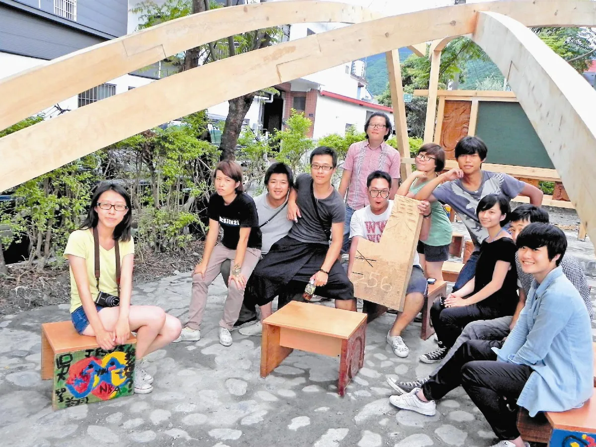 7大學合力 為大南國小建兒語記憶亭