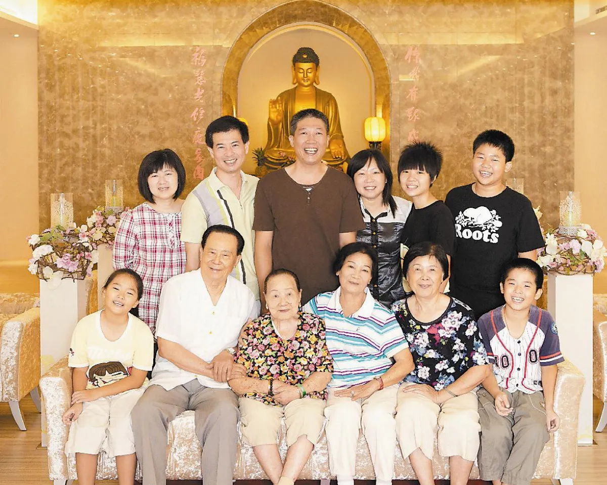 百歲人瑞遊佛館 金歡喜