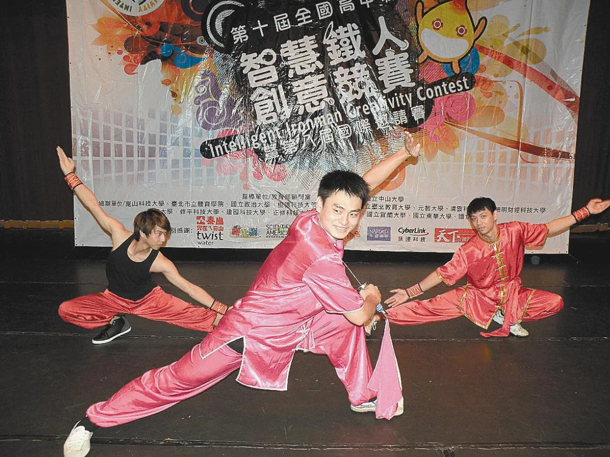 高中職智慧鐵人創意競賽開幕