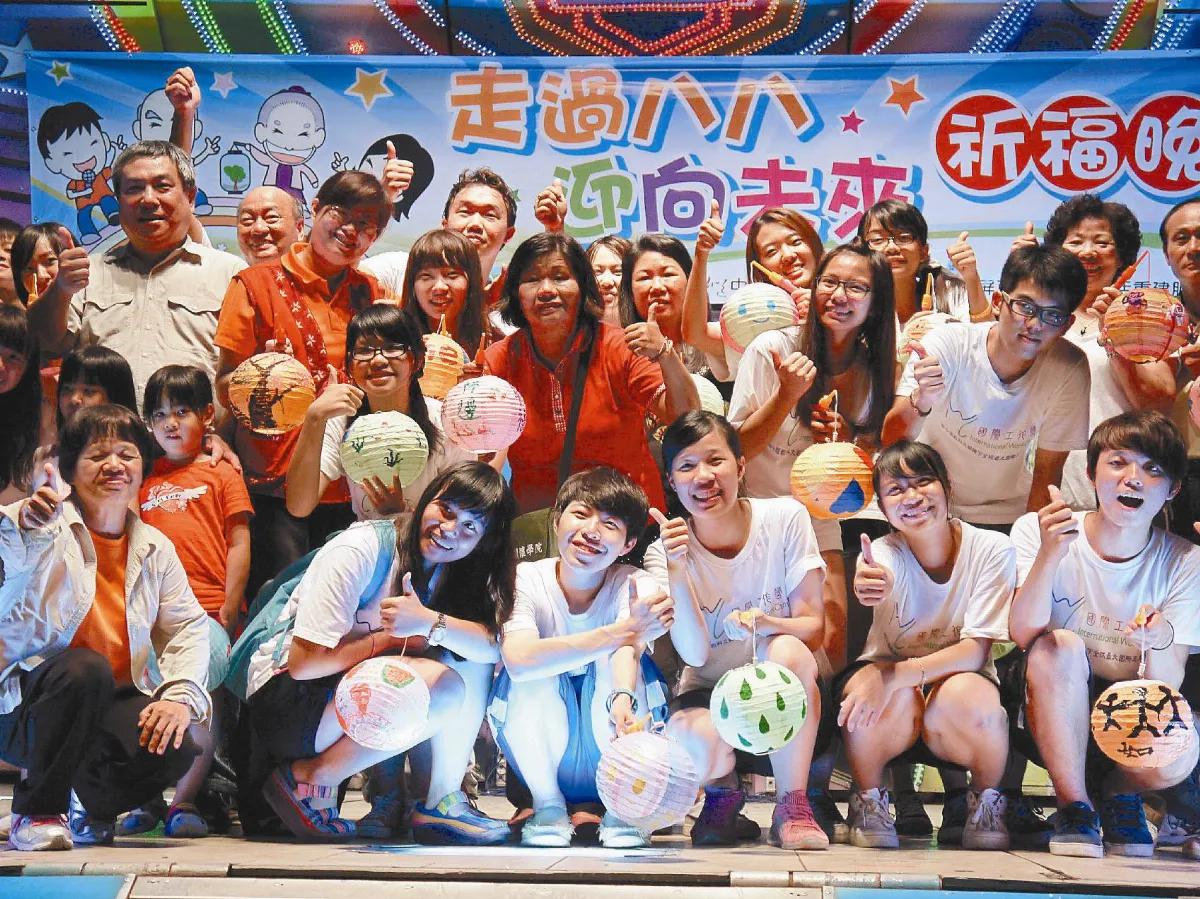 為88風災祈福 社區動員繪燈籠