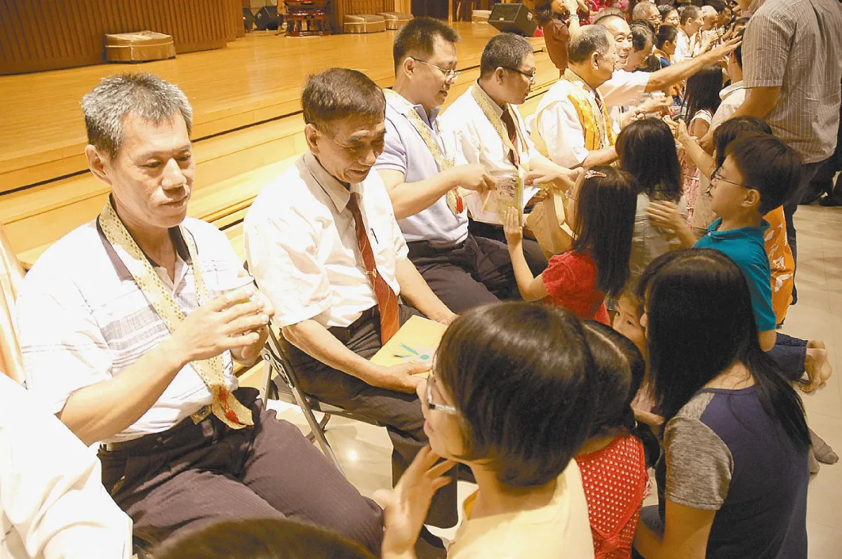 南台別院慶父親節愛要及時  感恩奉茶