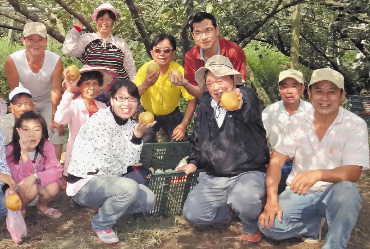 認養梨樹 歌手、老闆搶當城市農夫