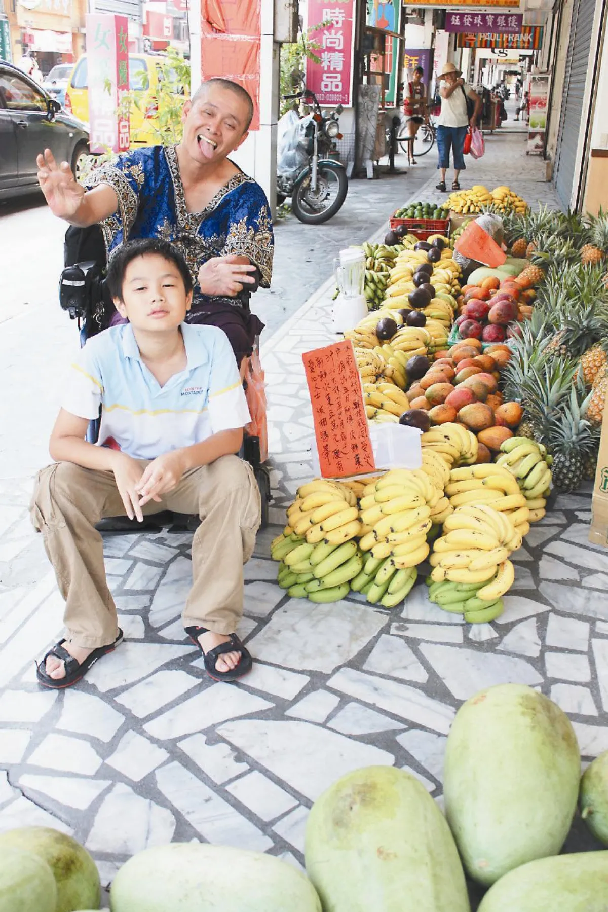 請災民喝果汁 發願月贈30萬杯