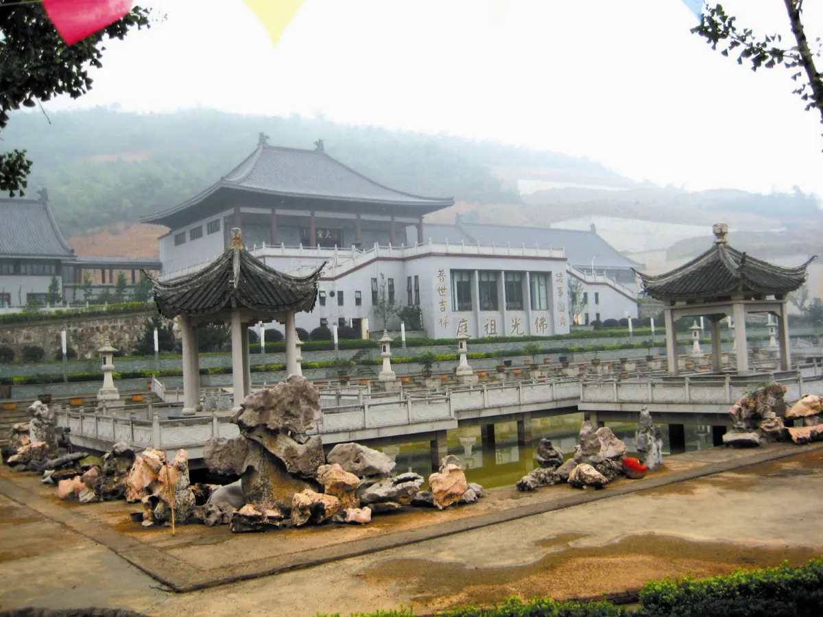 宜興大覺寺一派清朗