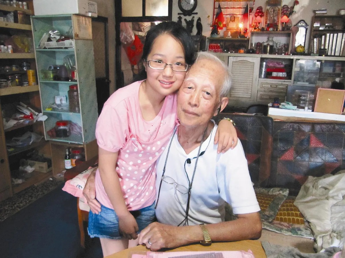 85歲爸與12歲女兒 無話不談