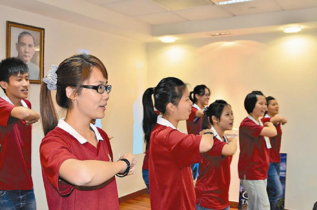 印度公益旅行拜會駐印大使 佛青秀成果