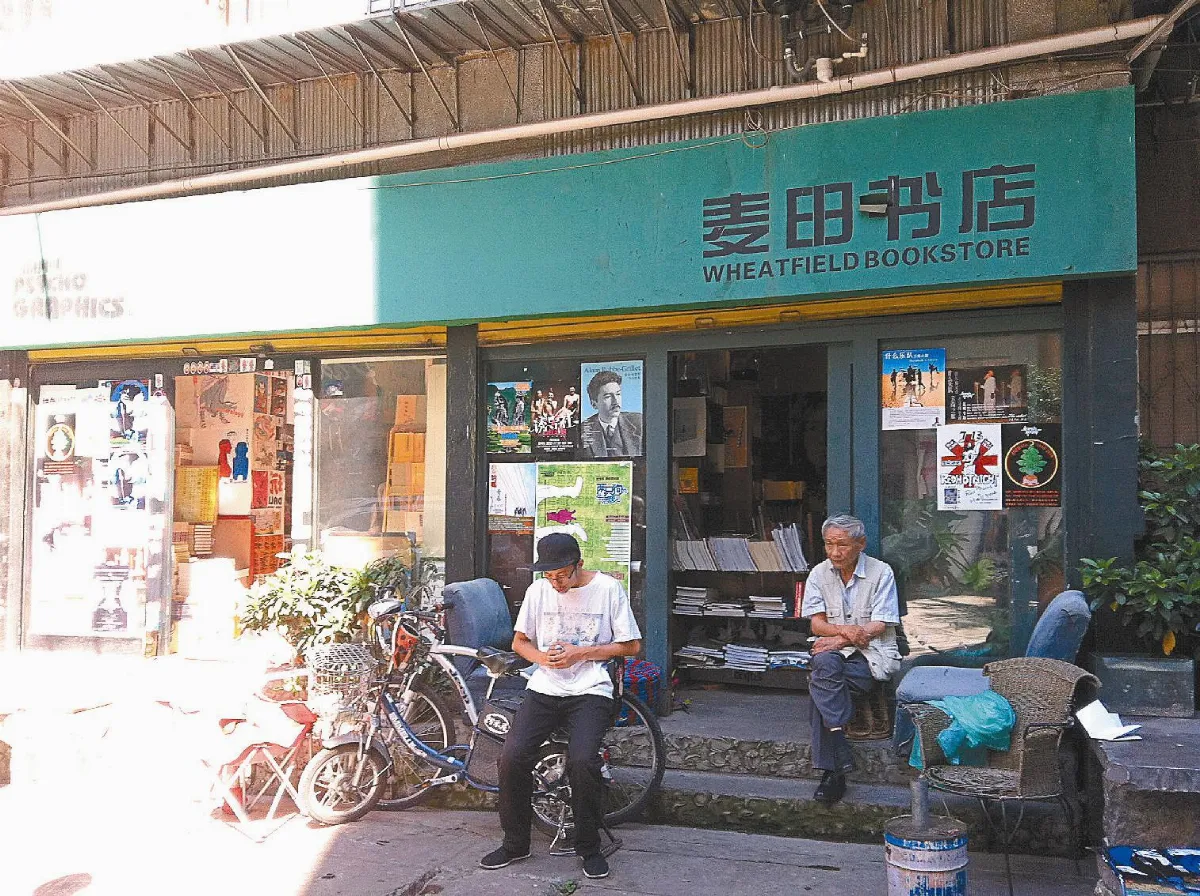 一個視為文化地標 一個當「營利事業」兩岸書店內涵 天差地別