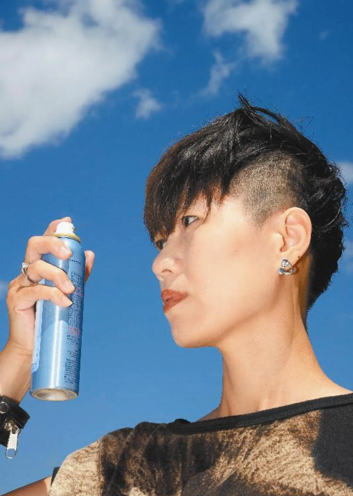 噴霧防曬品誤入眼 小心角膜潰瘍