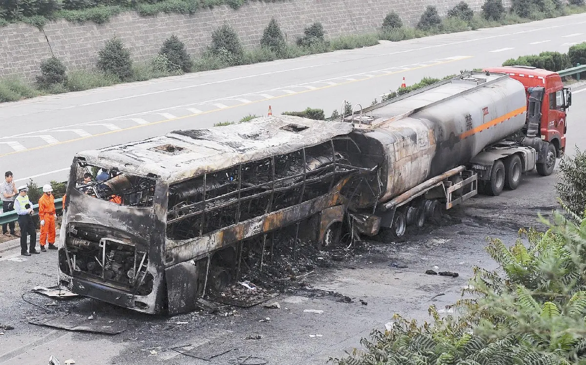 陝西2車追撞 甲醇焚燒36喪命