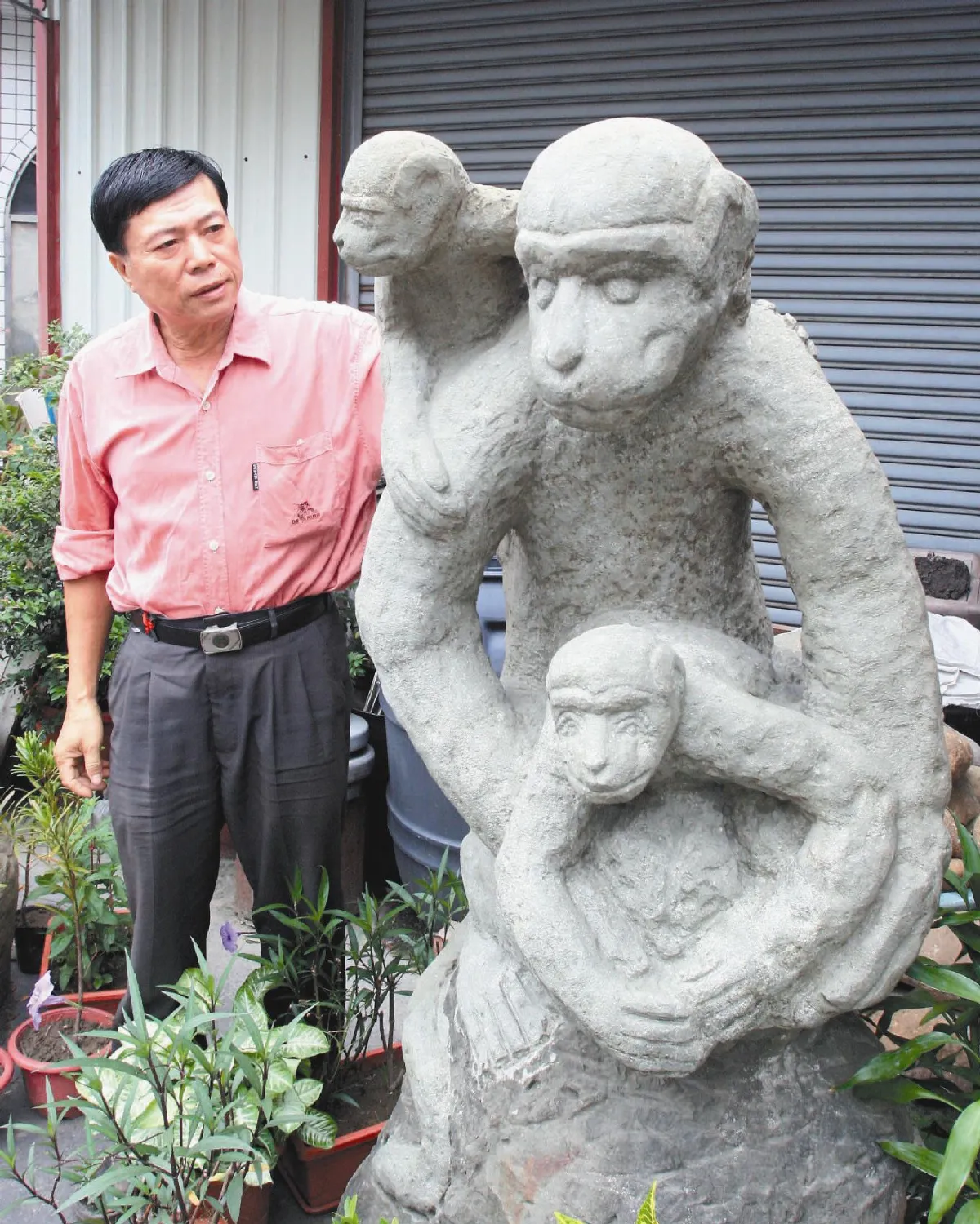 盧文照雕石猴家族 親情動人