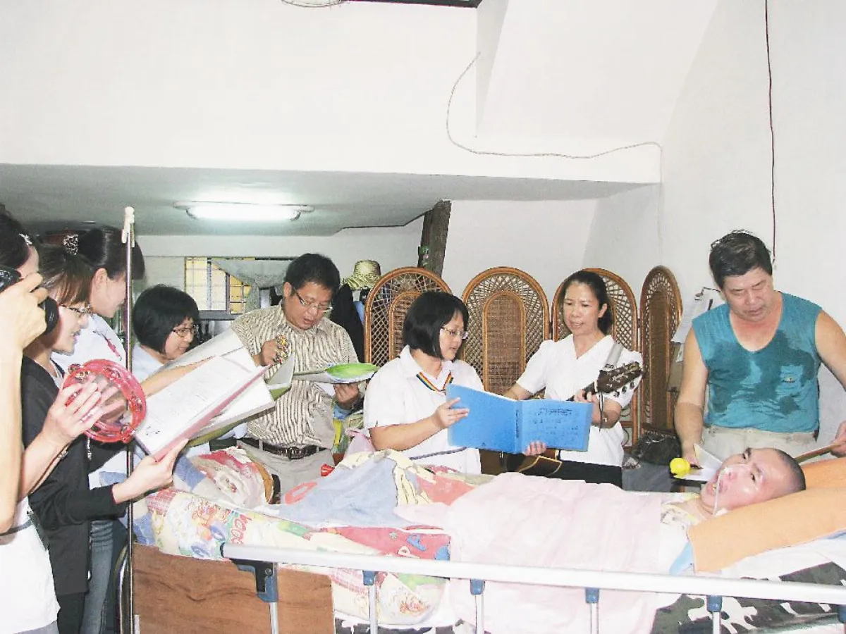 居家護理師唱詩歌 撫慰病患心