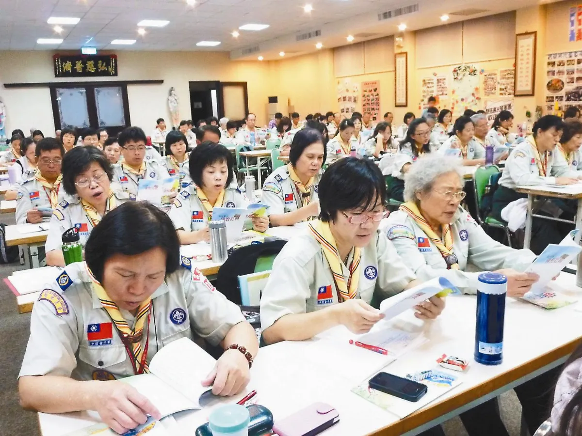 佛光童軍服務員研習營覺培法師鼓勵多讀經 助人益己