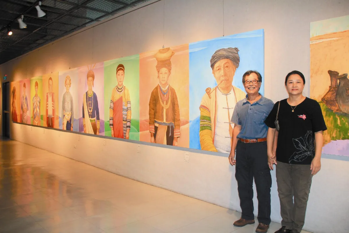 7旬葉茂雄開展 親友扮9族入畫