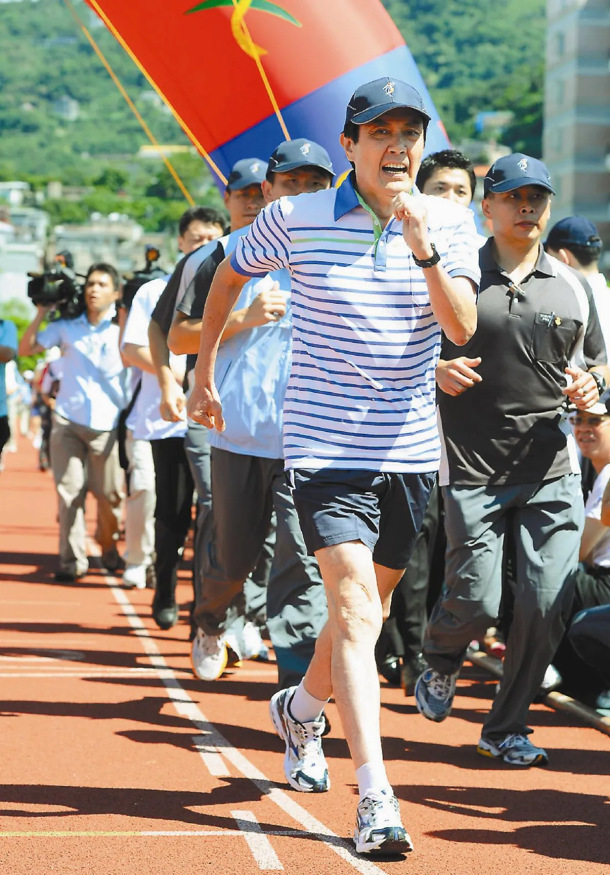 首長競走 馬一路領先 陳揆壓陣
