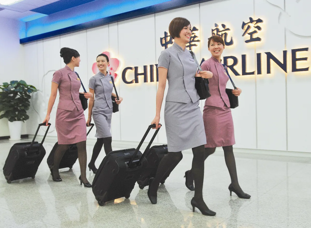 身高不是距離 年齡不是問題  空服員擺脫選美規格