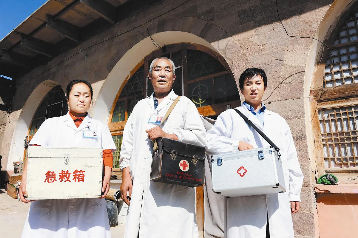 三鄉村醫師  攜手行走溝壑間