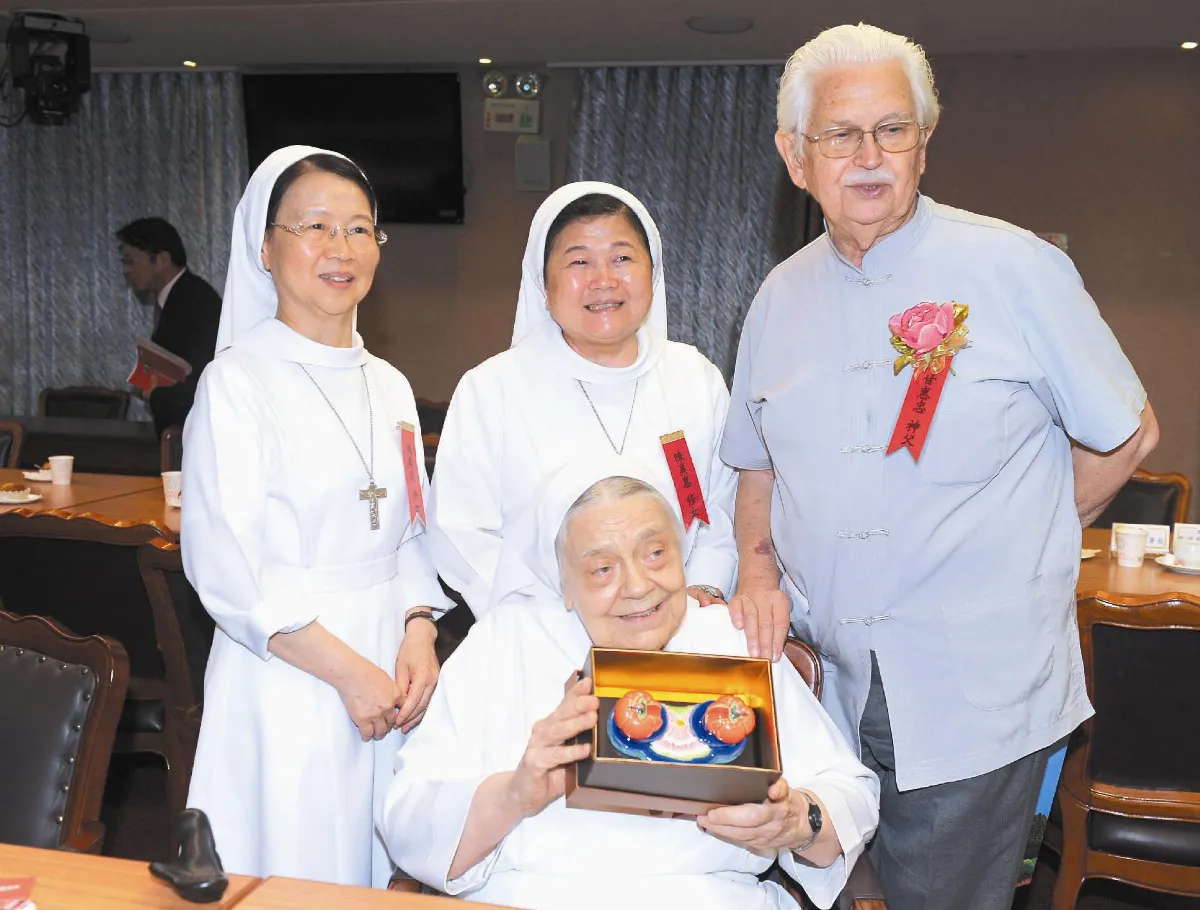 馬總統：醫護人員犧牲 成就健保