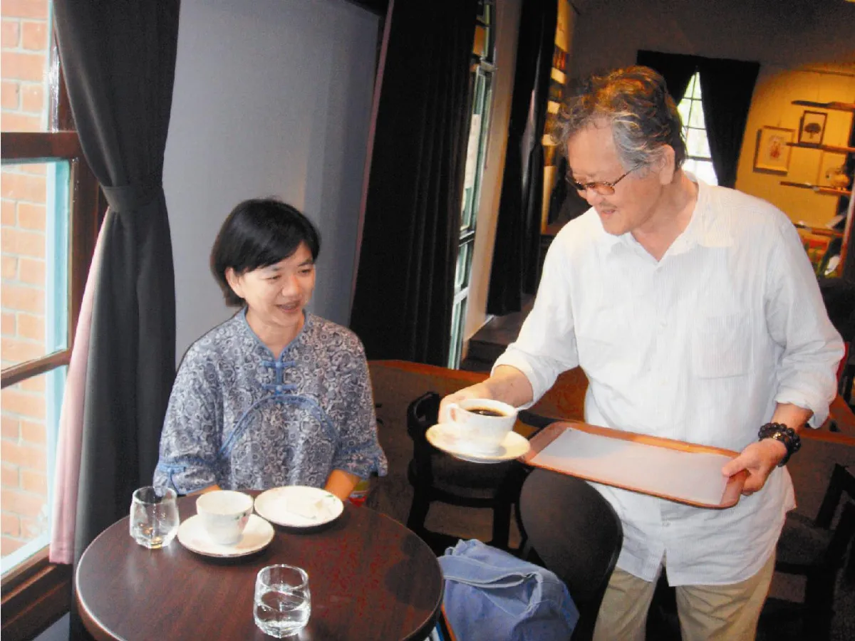 78歲黃春明 樂當老服務生